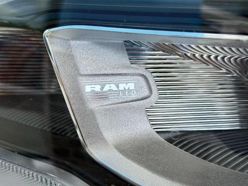 Bright White Clearcoat 2020 RAM 1500 Laramie