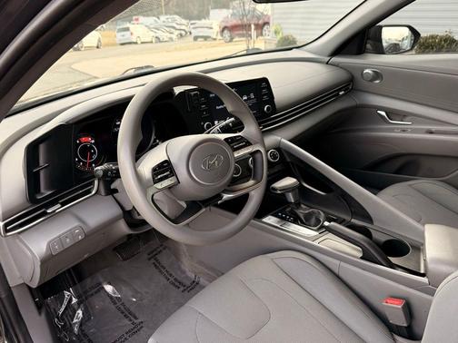 2021 Hyundai ELANTRA SE