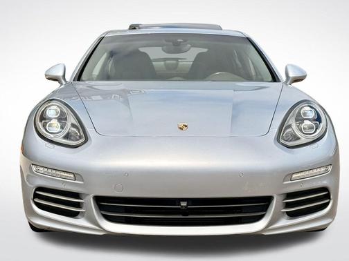 2016 Porsche Panamera 4 Edition