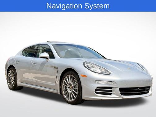 2016 Porsche Panamera 4 Edition
