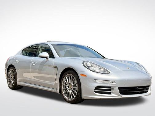 2016 Porsche Panamera 4 Edition
