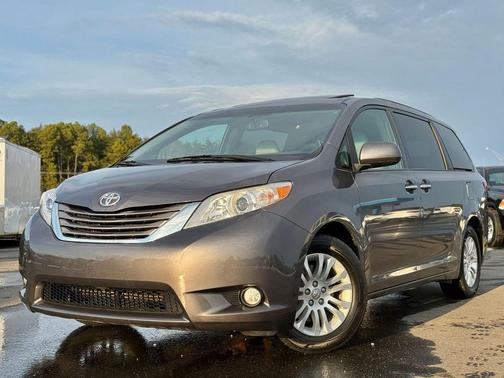 2017 Toyota Sienna XLE