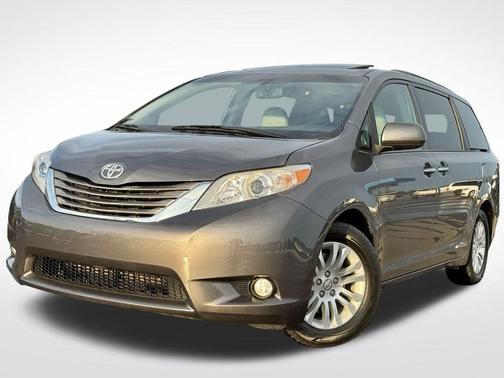 2017 Toyota Sienna XLE
