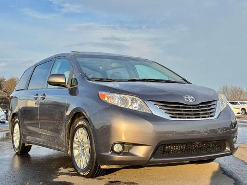 2017 Toyota Sienna XLE