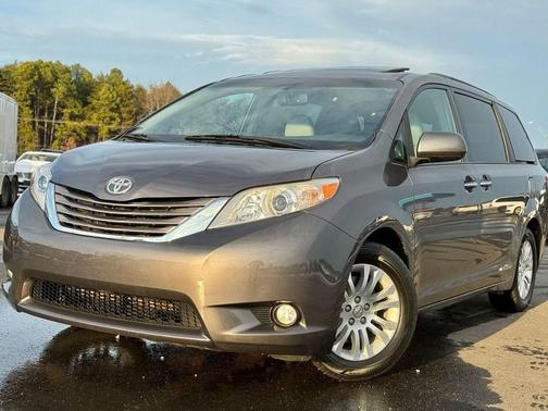 2017 Toyota Sienna XLE