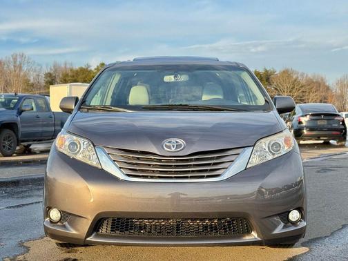 2017 Toyota Sienna XLE