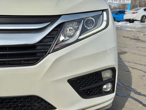 White Diamond Pearl 2019 Honda Odyssey EX-L