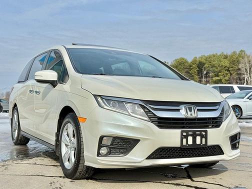 White Diamond Pearl 2019 Honda Odyssey EX-L