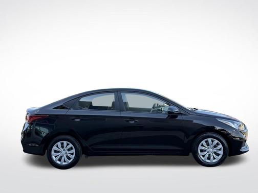 2022 Hyundai Accent SE
