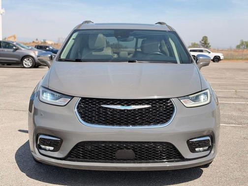 Ceramic Gray Clearcoat 2021 Chrysler Pacifica Hybrid Limited