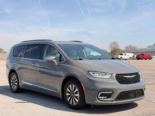 Ceramic Gray Clearcoat 2021 Chrysler Pacifica Hybrid Limited