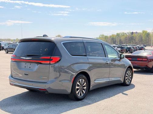 Ceramic Gray Clearcoat 2021 Chrysler Pacifica Hybrid Limited