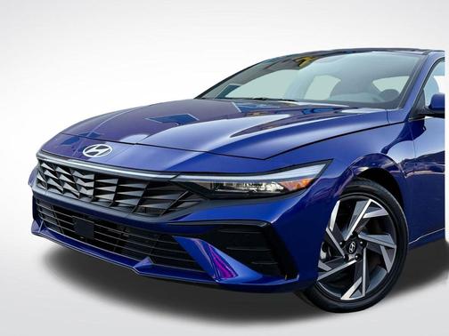2025 Hyundai ELANTRA SEL