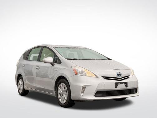 2014 Toyota Prius v Two
