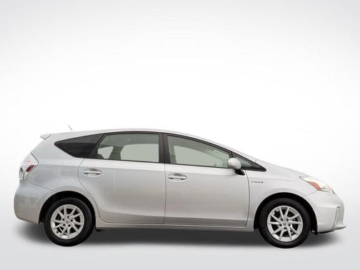 2014 Toyota Prius v Two