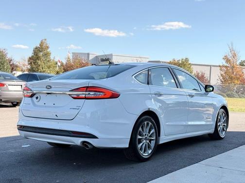 2017 Ford Fusion Hybrid SE