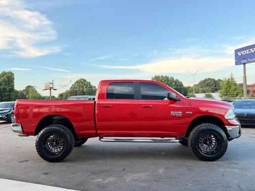 2019 RAM 1500 SLT