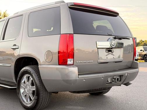Radiant Bronze 2007 Cadillac Escalade Base