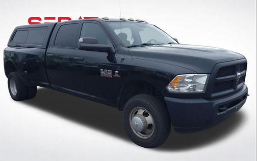 Black Forest Green Pearlcoat 2016 RAM 3500 Tradesman