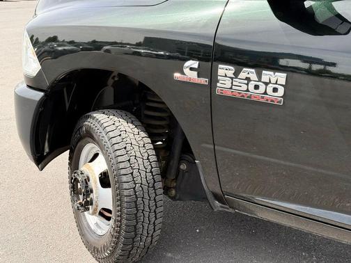 Black Forest Green Pearlcoat 2016 RAM 3500 Tradesman