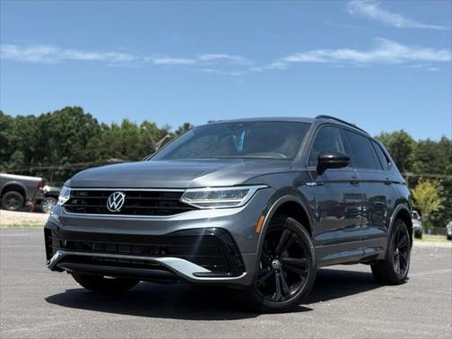 2023 Volkswagen Tiguan 2.0T SE R-Line Black