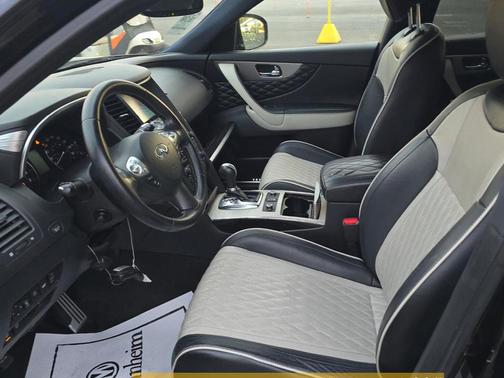 2017 INFINITI QX70 Base