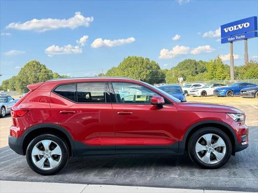 2021 Volvo XC40 T4 Momentum