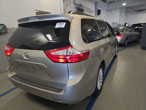2017 Toyota Sienna XLE Premium
