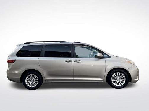 2017 Toyota Sienna XLE Premium