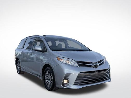 2019 Toyota Sienna XLE