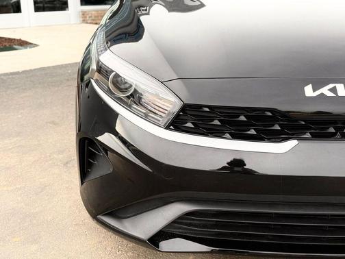 Aurora Black 2024 Kia Forte LX