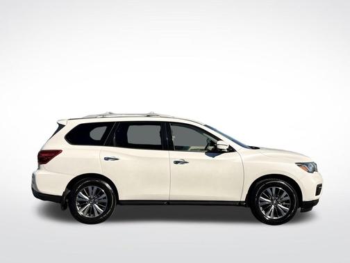 2017 Nissan Pathfinder SL