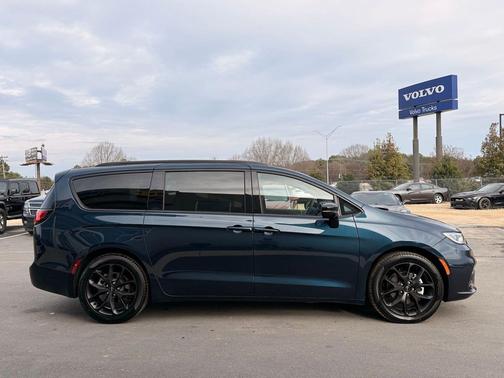 2025 Chrysler Pacifica Limited