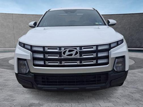 Atlas White 2025 Hyundai SANTA CRUZ SE