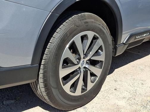 Ice Silver Metallic 2022 Subaru Outback Premium