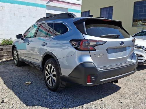 Ice Silver Metallic 2022 Subaru Outback Premium