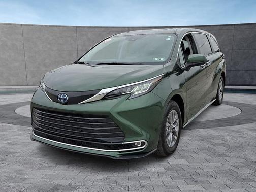 2023 Toyota Sienna XLE