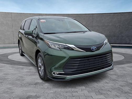 2023 Toyota Sienna XLE