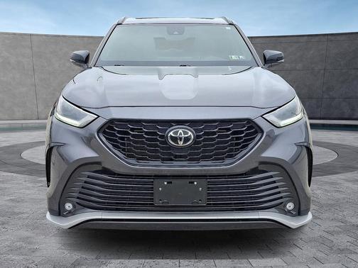 Magnetic Gray Metallic 2023 Toyota Highlander XSE