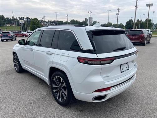 Bright White Clearcoat 2022 Jeep Grand Cherokee Overland