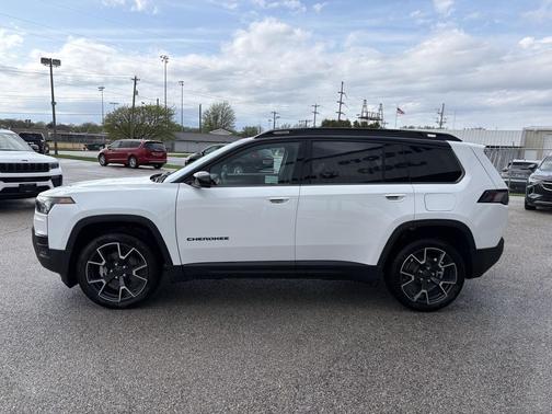 Bright White Clearcoat 2026 Jeep Cherokee Overland