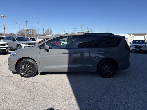2021 Chrysler Pacifica Touring L