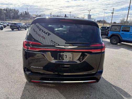 2025 Chrysler Pacifica L