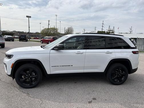 Bright White Clearcoat 2026 Jeep Grand Cherokee Limited