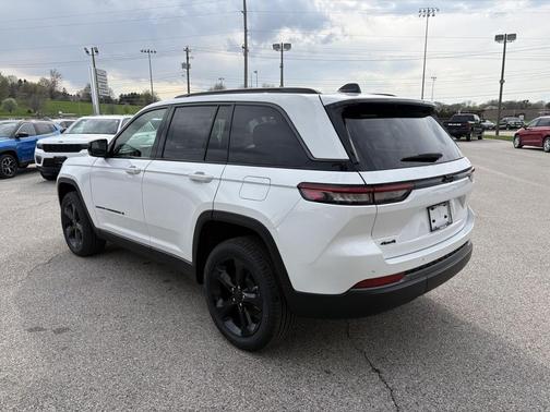 Bright White Clearcoat 2026 Jeep Grand Cherokee Limited