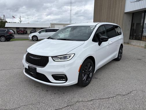 Bright White Clearcoat 2026 Chrysler Pacifica L