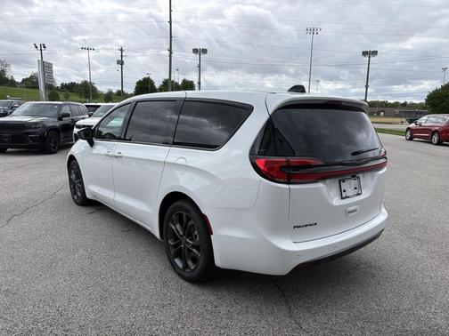 Bright White Clearcoat 2026 Chrysler Pacifica L