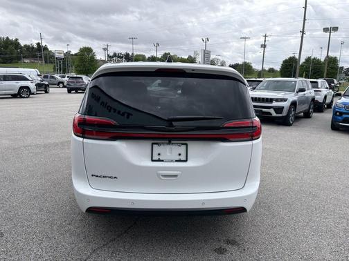 Bright White Clearcoat 2026 Chrysler Pacifica L