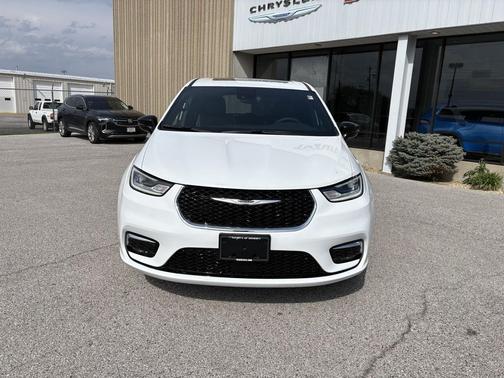 Bright White Clearcoat 2026 Chrysler Pacifica Limited