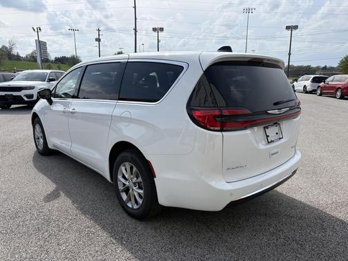 Bright White Clearcoat 2026 Chrysler Pacifica Limited